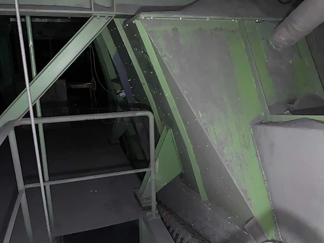 Eirich vormzandmachine en zandopslag - afbeelding 2 van  22