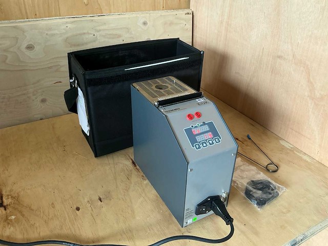 Eiuk t650m mk2 dry block temperature calibrator - afbeelding 1 van  5