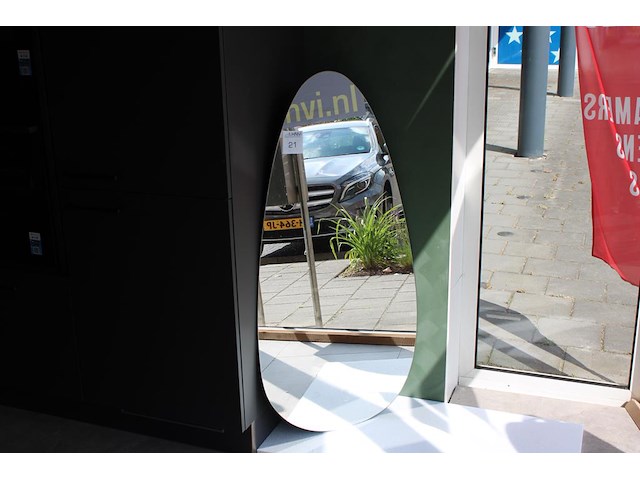 Eivormige spiegel met led verlichting en verwarming. hoogte 120 cm. - afbeelding 1 van  2
