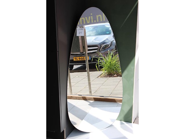 Eivormige spiegel met led verlichting en verwarming. hoogte 120 cm. - afbeelding 2 van  2