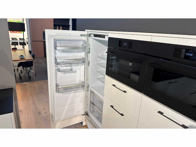 Elba briljant wit glans briljant wit - showroom keuken - afbeelding 5 van  15