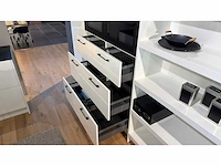 Elba briljant wit glans briljant wit - showroom keuken - afbeelding 6 van  15