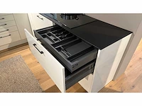 Elba briljant wit glans briljant wit - showroom keuken - afbeelding 7 van  15