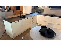 Elba briljant wit glans briljant wit - showroom keuken - afbeelding 8 van  15