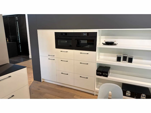 Elba briljant wit glans briljant wit - showroom keuken - afbeelding 10 van  15