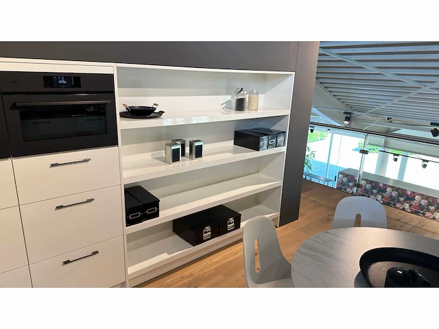 Elba briljant wit glans briljant wit - showroom keuken - afbeelding 11 van  15