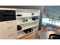 Elba briljant wit glans briljant wit - showroom keuken - afbeelding 11 van  15