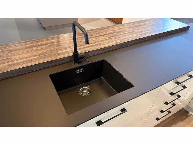 Elba briljant wit glans briljant wit - showroom keuken - afbeelding 14 van  15