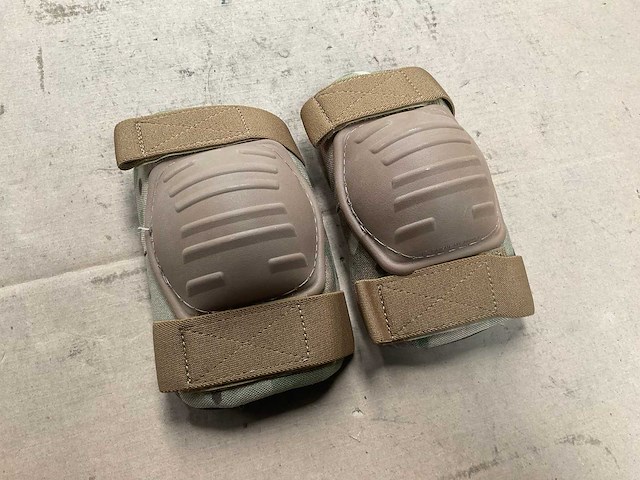 Elbow pad set - afbeelding 1 van  2