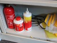 Electra gerelateerde producten op drie schappen, w.o. kabelschoenen, ty-raps, slotjes, bitjes enz. - afbeelding 6 van  6