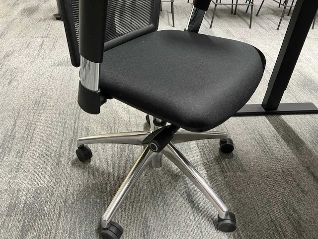 Electrisch verstelbaar bureau (6x) - afbeelding 6 van  8