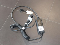 Electrische autolader mercedes benz met 240 volt voeding en type 2 laadkabel. - afbeelding 1 van  2