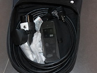 Electrische autolader nn met 240 volt voeding en type 2 laadkabel.
