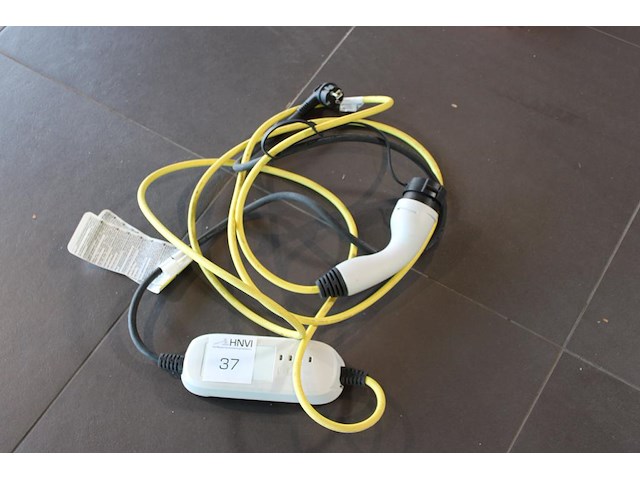 Electrische autolader nn met 240 volt voeding en type 2 laadkabel. - afbeelding 1 van  2