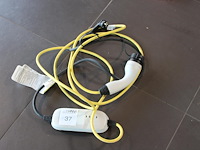 Electrische autolader nn met 240 volt voeding en type 2 laadkabel. - afbeelding 1 van  2