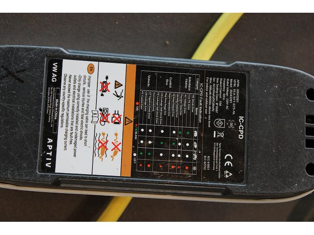 Electrische autolader nn met 240 volt voeding en type 2 laadkabel. - afbeelding 2 van  2