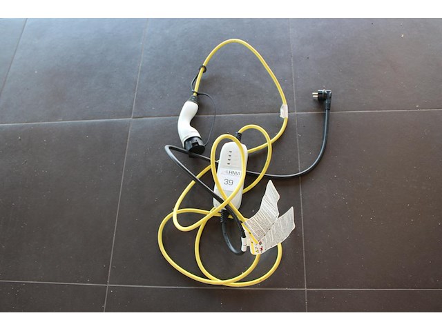 Electrische autolader nn met 240 volt voeding en type 2 laadkabel. - afbeelding 1 van  2