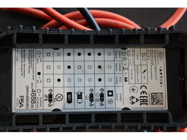 Electrische autolader nn met 240 volt voeding en type 2 laadkabel. - afbeelding 2 van  2