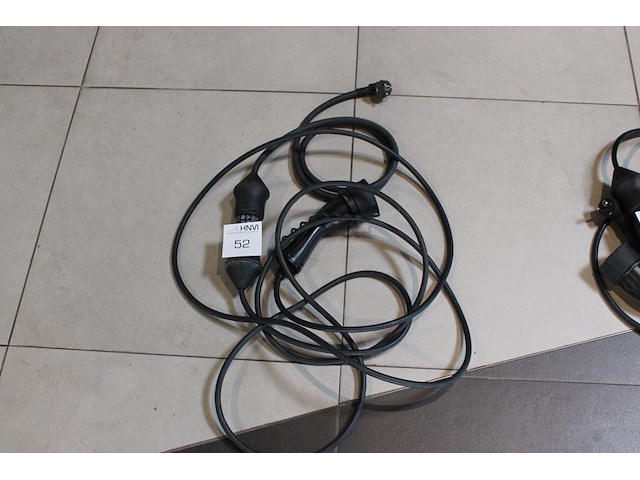 Electrische autolader volvo met 240 volt voeding en type 2 laadkabel. - afbeelding 1 van  1