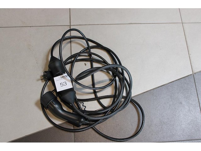 Electrische autolader volvo met 240 volt voeding en type 2 laadkabel. - afbeelding 1 van  1