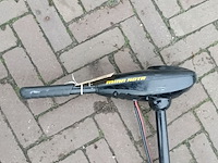 Electrische buitenboordmotor fluistermotor, minn kota, endura 12v met accu en lader - afbeelding 2 van  9