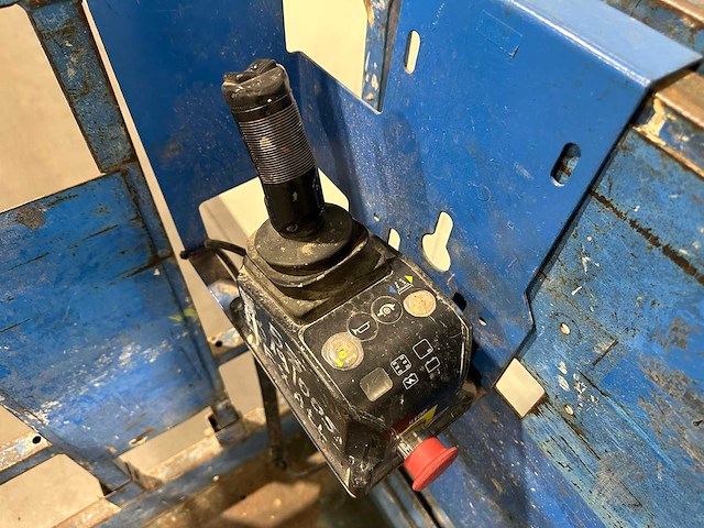 Electrische schaarhoogwerker 8meter - afbeelding 2 van  7