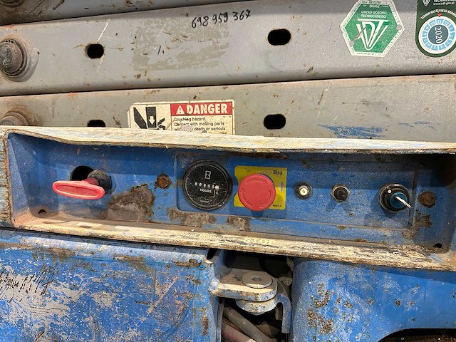 Electrische schaarhoogwerker 8meter - afbeelding 4 van  7