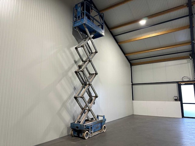 Electrische schaarhoogwerker 8meter - afbeelding 1 van  7