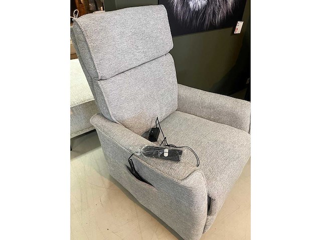 Electrische sta op stoel 2 motorig nederlandse productie beige /taupe weefstof - afbeelding 1 van  2