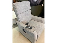 Electrische sta op stoel 2 motorig nederlandse productie beige /taupe weefstof - afbeelding 1 van  2