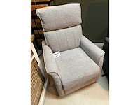 Electrische sta op stoel 2 motorig nederlandse productie beige /taupe weefstof - afbeelding 1 van  2