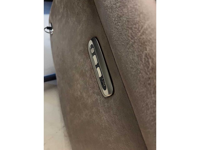 Electrische sta op stoel 2 motorig nederlandse productie beige /taupe weefstof - afbeelding 2 van  3