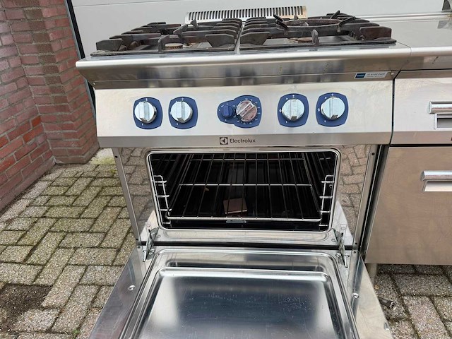 Electrolux - 4 pits fornuis + dubbel frituur + 2 koellades - bakkooklijn - afbeelding 2 van  5