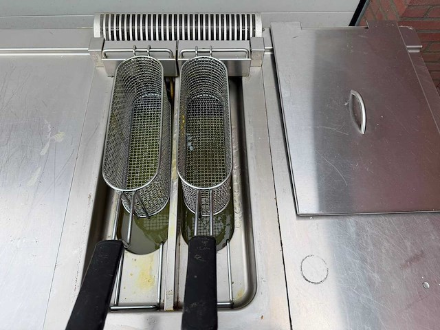 Electrolux - 4 pits fornuis + dubbel frituur + 2 koellades - bakkooklijn - afbeelding 4 van  5