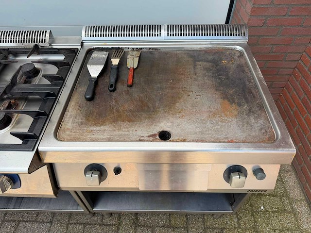 Electrolux - 6 pits fornuis + bakplaat - bakkooklijn - afbeelding 3 van  5