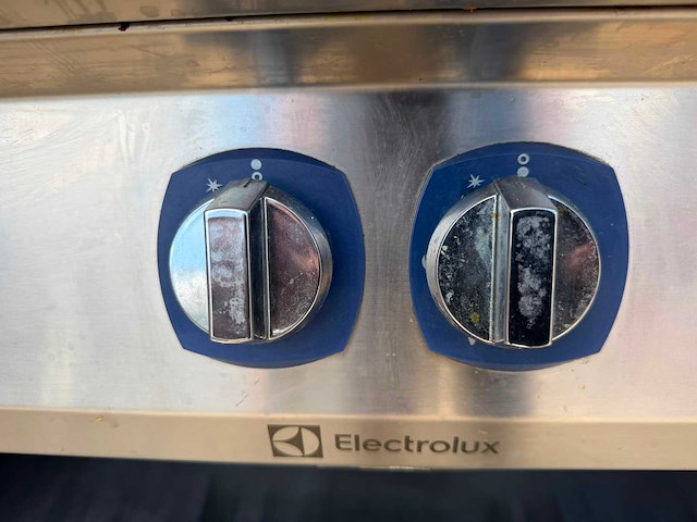 Electrolux - 6 pits fornuis + bakplaat - bakkooklijn - afbeelding 4 van  5