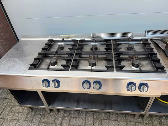 Electrolux - 6 pits fornuis + bakplaat - bakkooklijn - afbeelding 2 van  5