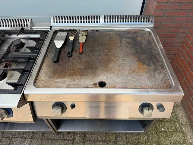 Electrolux - 6 pits fornuis + bakplaat - bakkooklijn - afbeelding 3 van  5