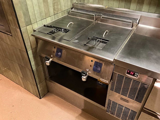 Electrolux - elektrische friteuse (2x 12 liter) - afbeelding 1 van  5