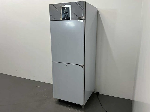 Electrolux - erx72hddc - koel- en vriescombinatie (2024) - afbeelding 1 van  10
