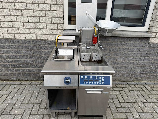 Electrolux - frituur met lift + warmhoudbak - friteuse - afbeelding 1 van  8