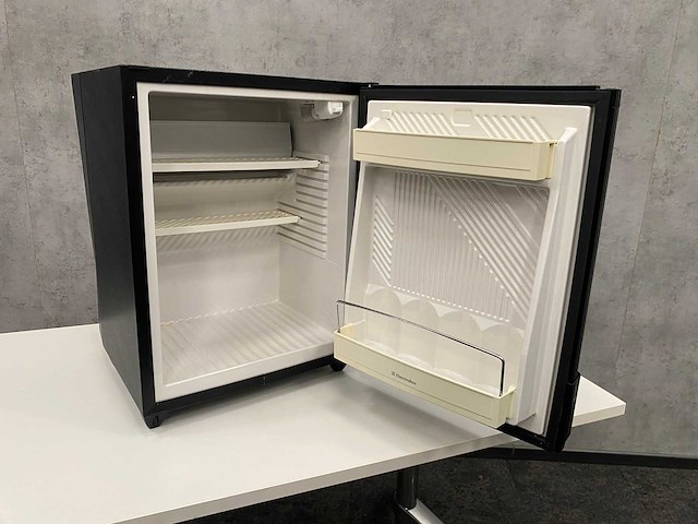 Electrolux - minibar zwart - afbeelding 6 van  9