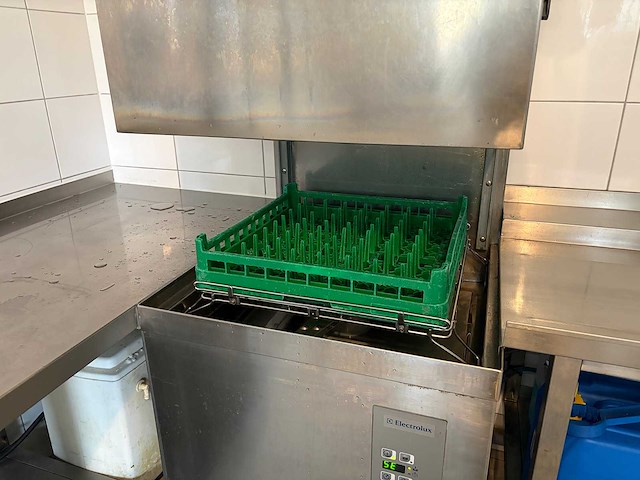 Electrolux - rvs korven vaatwasmachine met aan- en afvoertafel - afbeelding 5 van  10