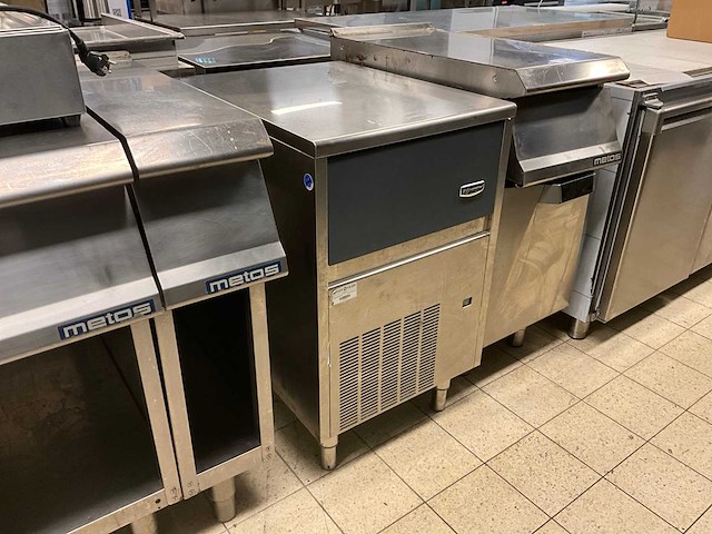 Electrolux 730533 crushed ijsmachine - afbeelding 1 van  8