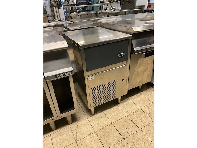 Electrolux 730533 crushed ijsmachine - afbeelding 2 van  8