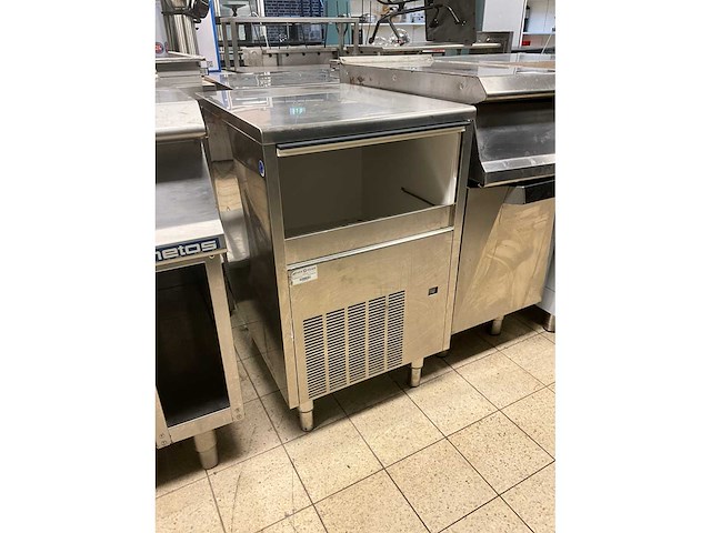 Electrolux 730533 crushed ijsmachine - afbeelding 3 van  8