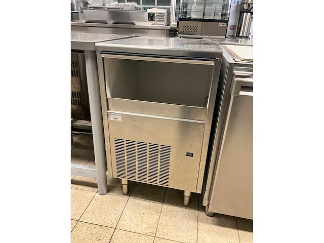 Electrolux 730533 crushed ijsmachine - afbeelding 3 van  9