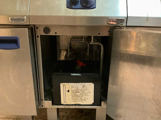 Electrolux gasfriteuse en elektrische bakplaat - afbeelding 2 van  12