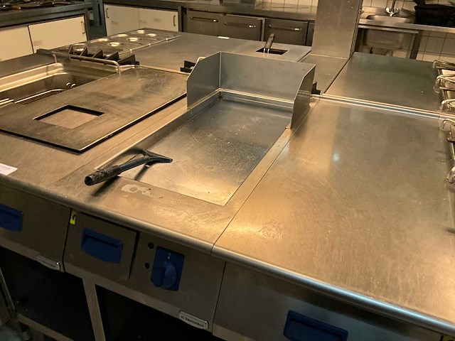 Electrolux gasfriteuse en elektrische bakplaat - afbeelding 6 van  12