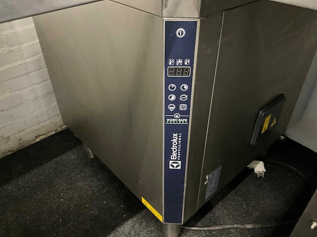 Electrolux korvenvaatwasser + aan/afvoertafels - afbeelding 8 van  10